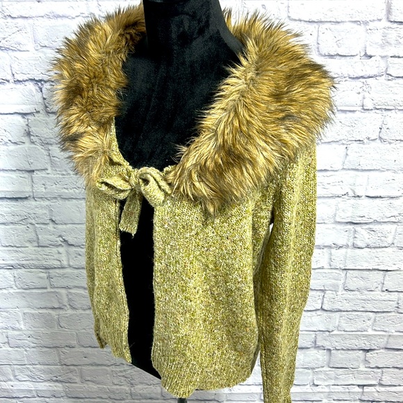 🆕Fever Cardigan w/ Removable Faux Fur Collar - Picture 2 of 16